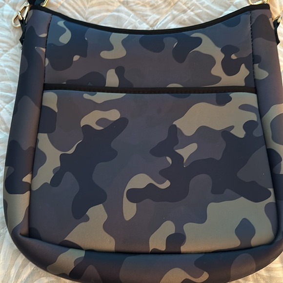 Camo crossbody purse - Picture 2 of 5